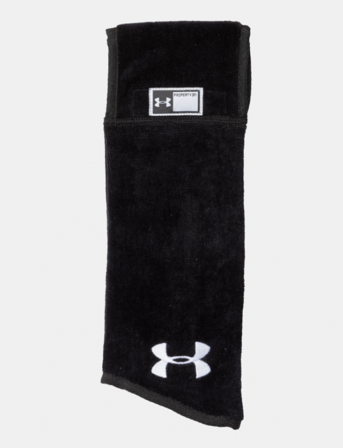 UA UNDENIABLE PLAYER TOWEL - BLACK